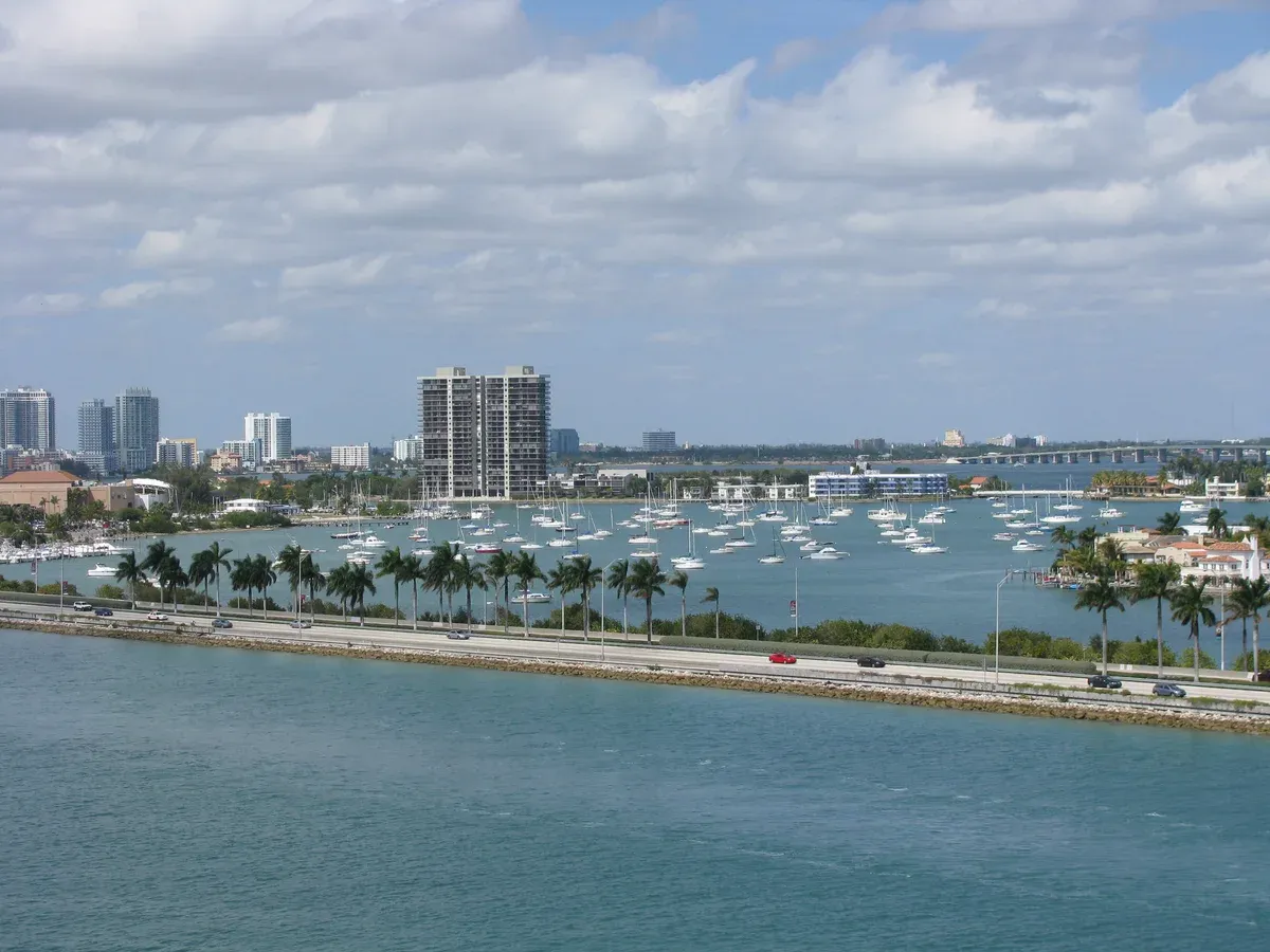 MacArthur Causeway beside Biscayne Bay seen from the port, a route on a Miami cruise port transfer